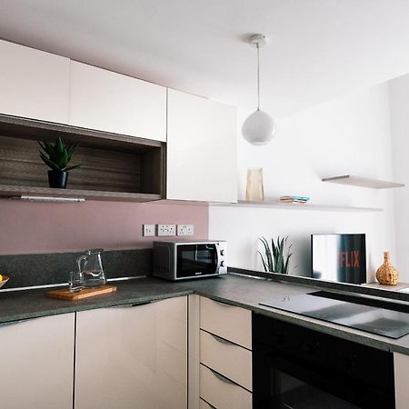 Scenic Seafront Duplex Apartment In Sliema Esterno foto