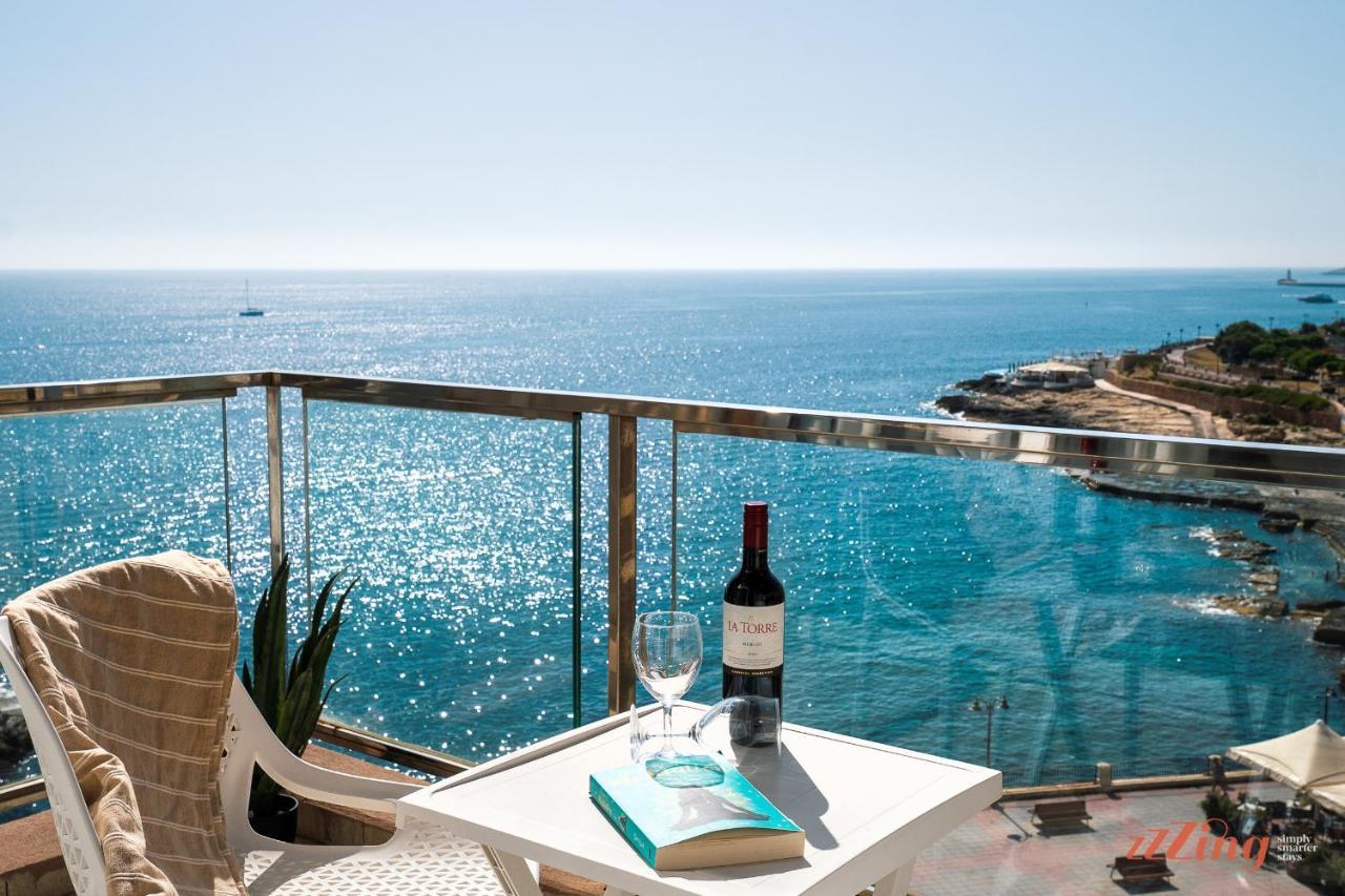 Scenic Seafront Duplex Apartment In Sliema Esterno foto