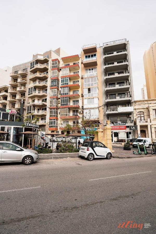 Scenic Seafront Duplex Apartment In Sliema Esterno foto