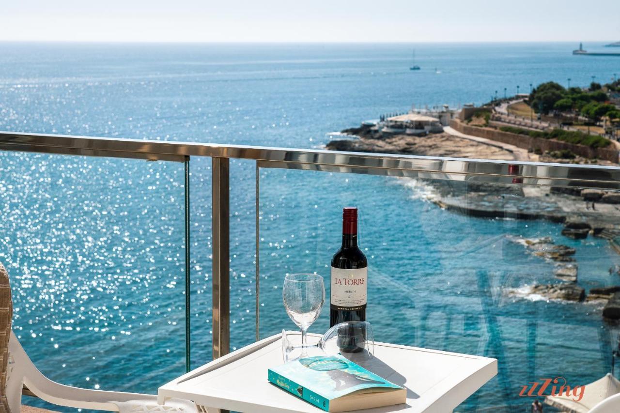 Scenic Seafront Duplex Apartment In Sliema Esterno foto
