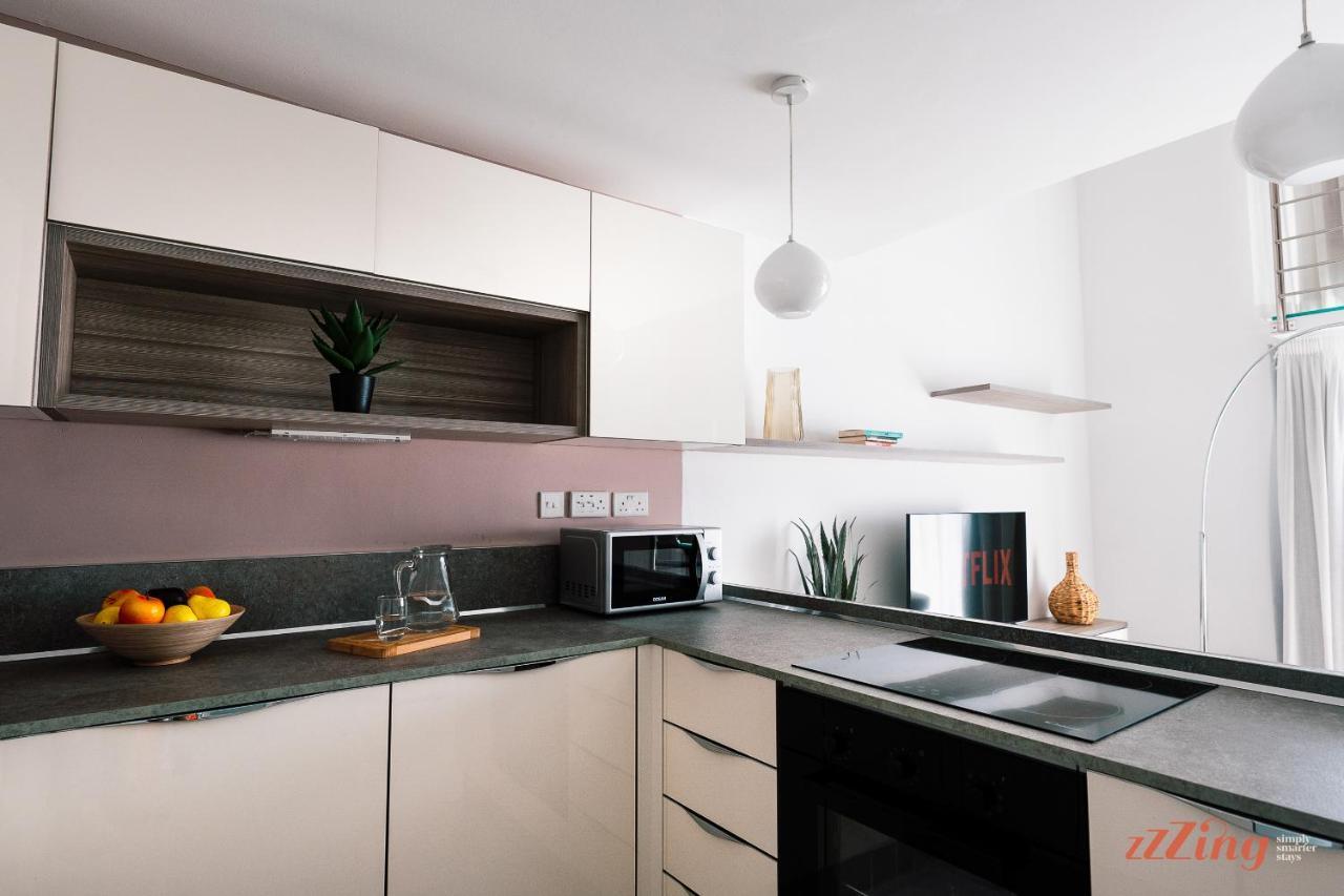 Scenic Seafront Duplex Apartment In Sliema Esterno foto