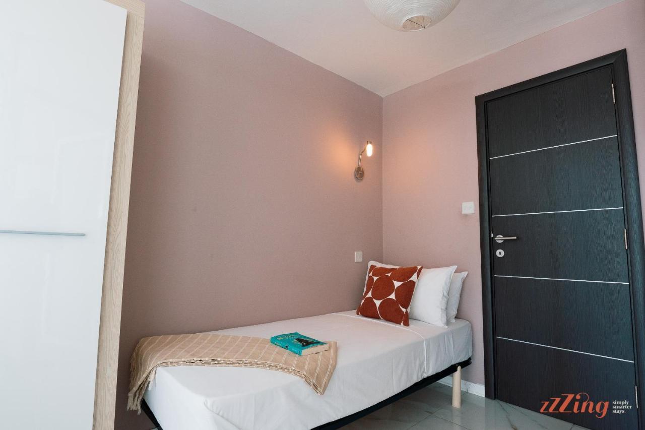Scenic Seafront Duplex Apartment In Sliema Esterno foto