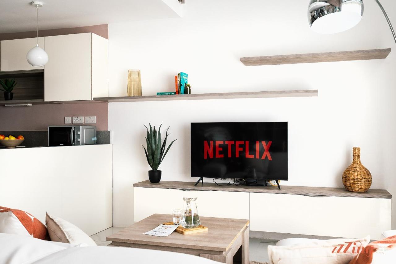 Scenic Seafront Duplex Apartment In Sliema Esterno foto