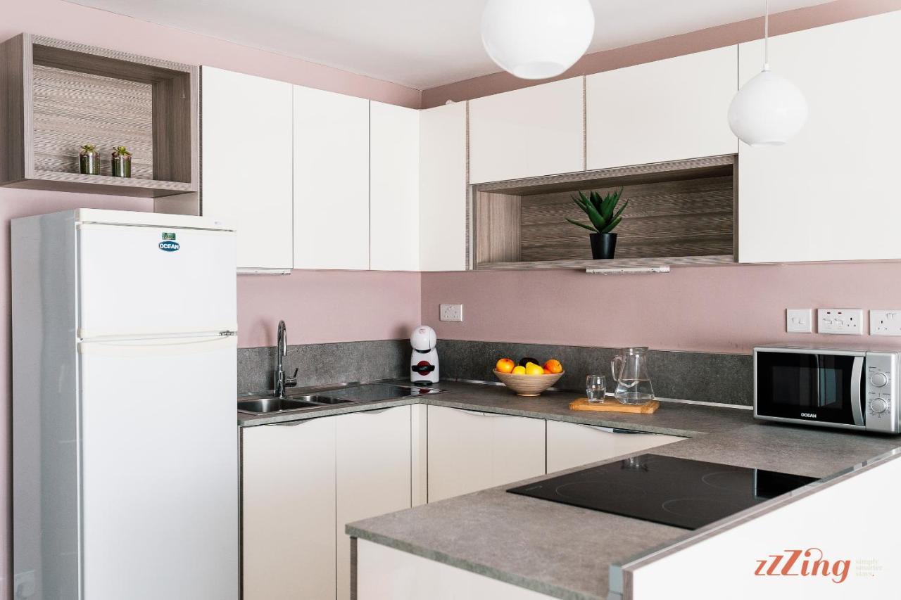 Scenic Seafront Duplex Apartment In Sliema Esterno foto